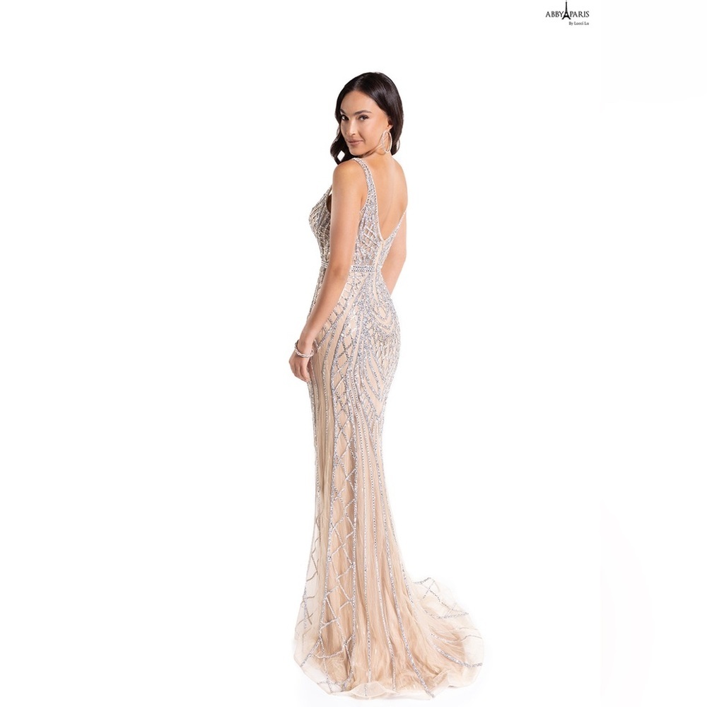 Abby Paris Luxurious Beaded Gown in Silver / gray size 10 - Picture 3 of 9